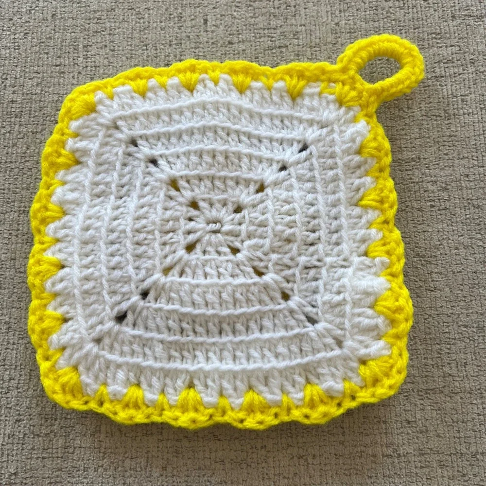 2 Vintage Handmade Crochet Pot Holders Sunburst‎ Flower Yellow White